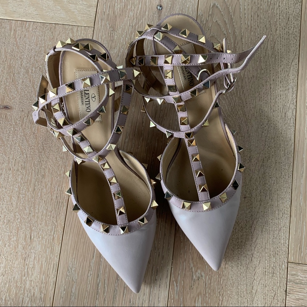 Valentino Rockstud Beige Pointy Toe Pump SZ 38
